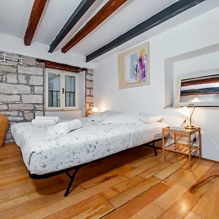 Obala * ロヴィニ